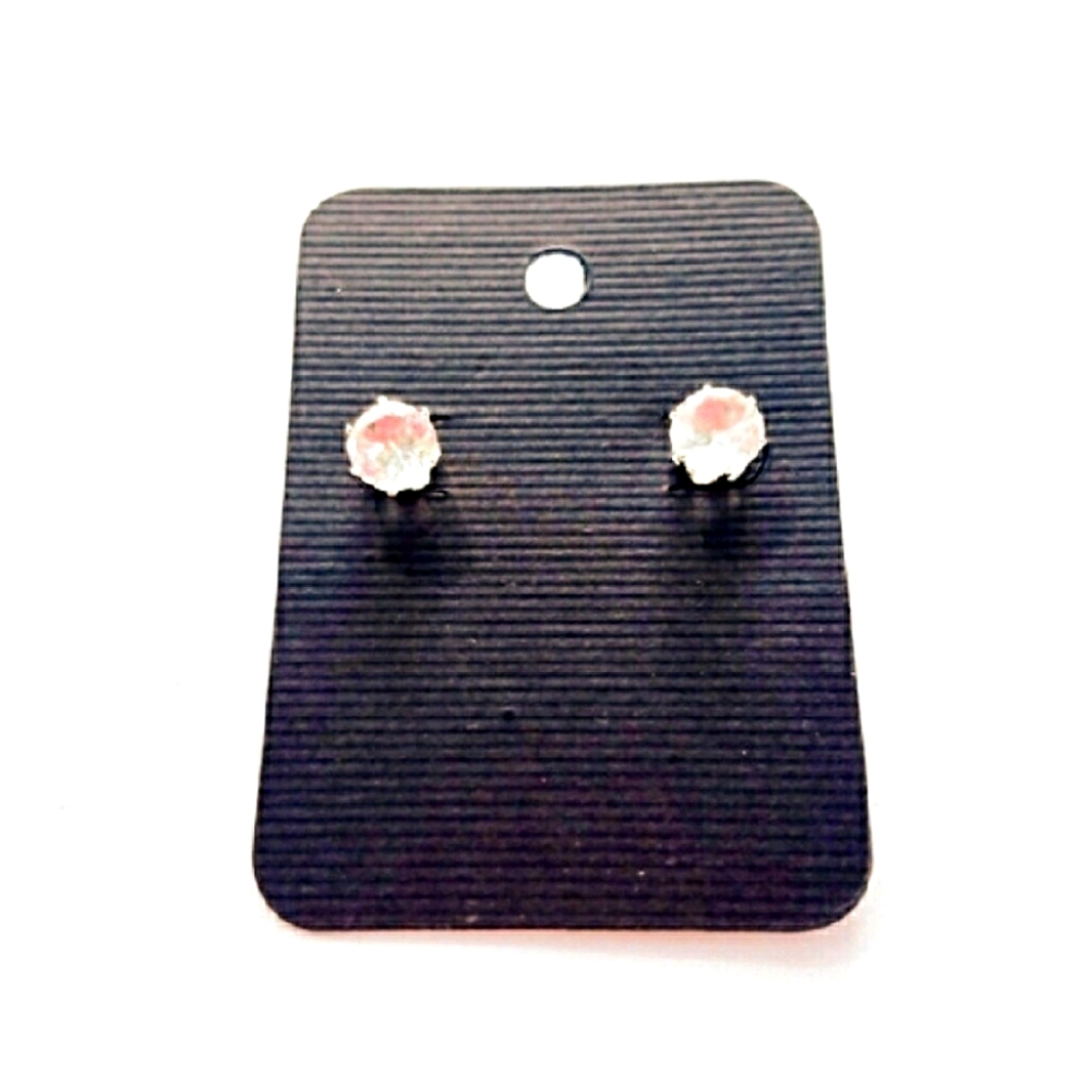 stud earrings - Picture 1 of 3